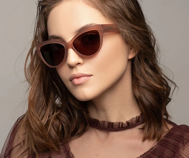 Солнцезащитные очки ADRIA в чехле (407)